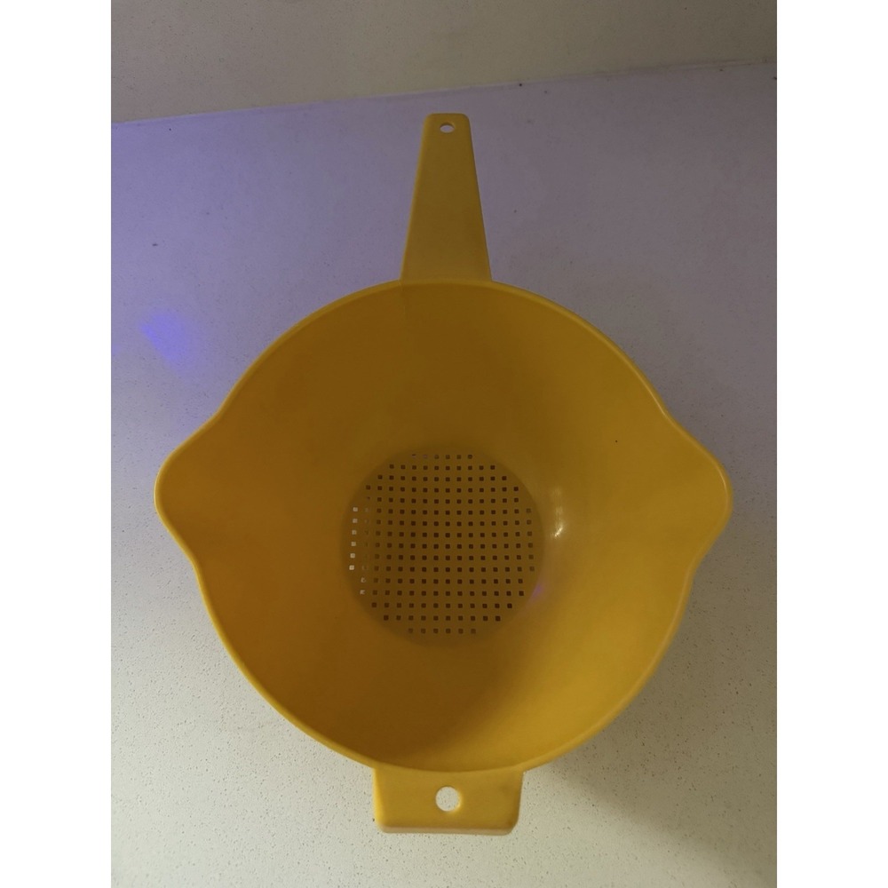 Vintage Tupperware 1523 2 Qt. Colander Strainer